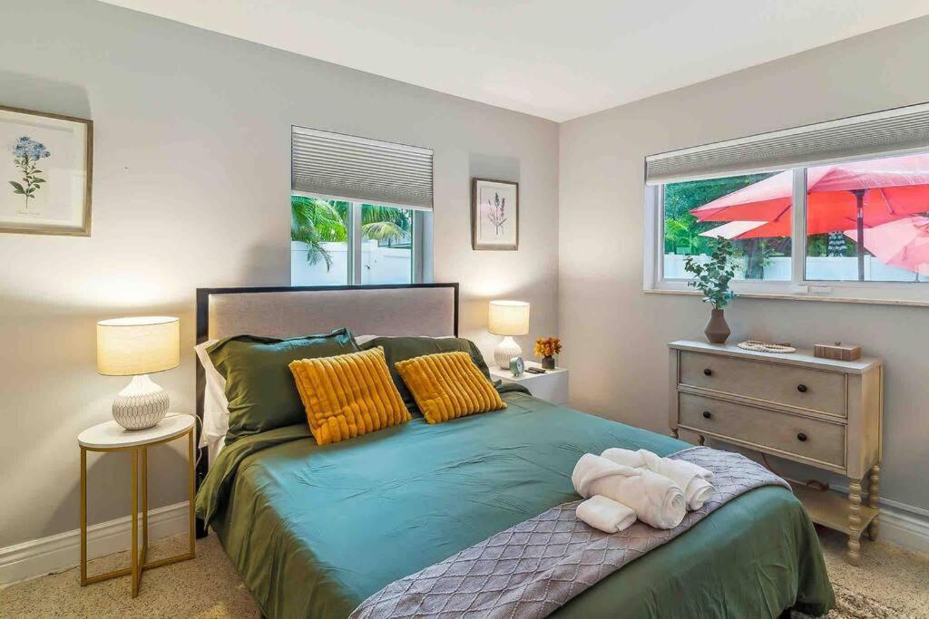 Private Oasis With Pool Near Beaches, Dining & Las Olas フォート・ローダーデール エクステリア 写真
