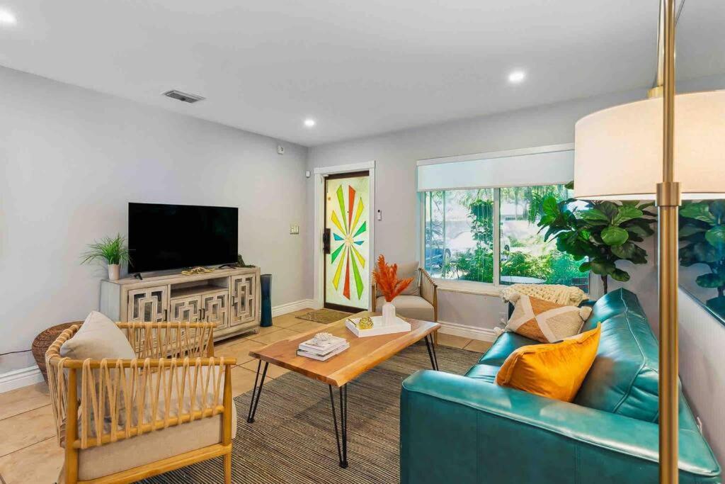 Private Oasis With Pool Near Beaches, Dining & Las Olas フォート・ローダーデール エクステリア 写真