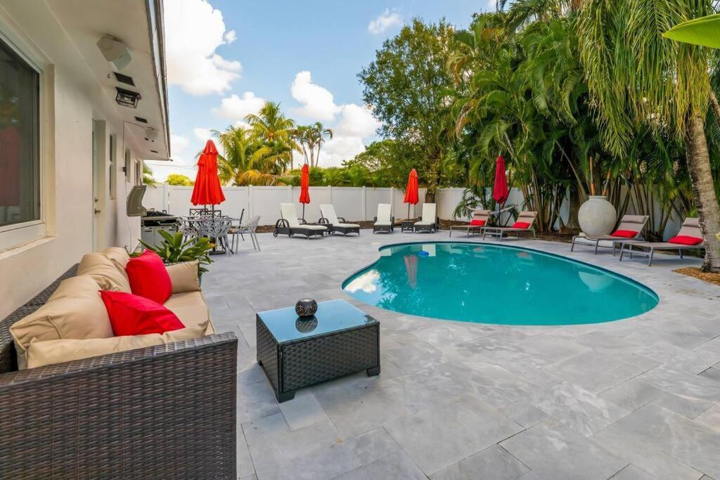 Private Oasis With Pool Near Beaches, Dining & Las Olas フォート・ローダーデール エクステリア 写真