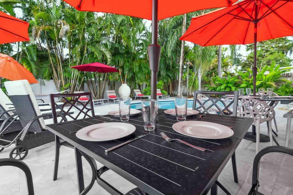 Private Oasis With Pool Near Beaches, Dining & Las Olas フォート・ローダーデール エクステリア 写真